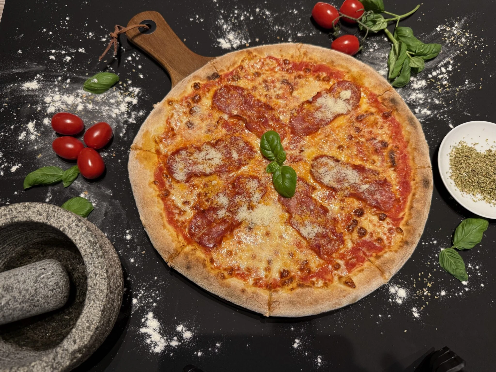 Up and Down Bar & Pizza - Pizza Diavola frissen sült olasz pizza