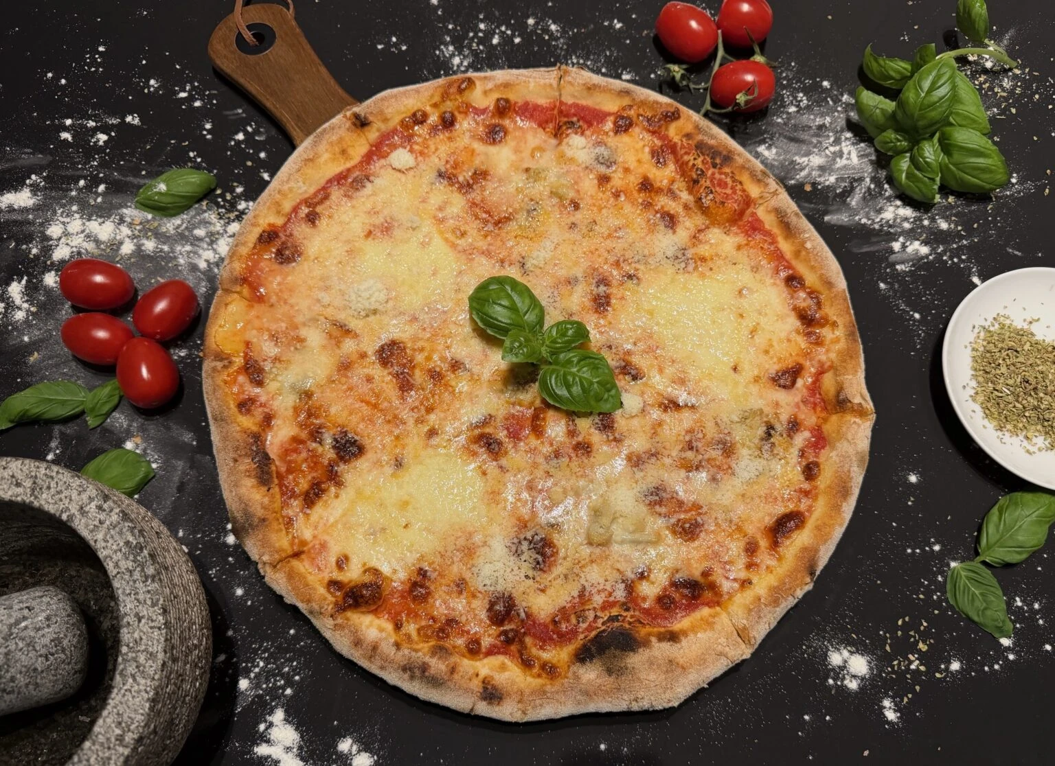 Up and Down Bar & Pizza - Pizza Quattro Formaggi frissen sült olasz pizza