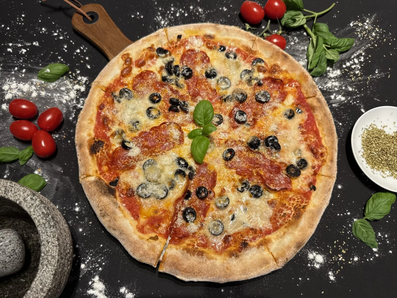 Up and Down Bar & Pizza - Tonno e Olive frissen sült olasz pizza