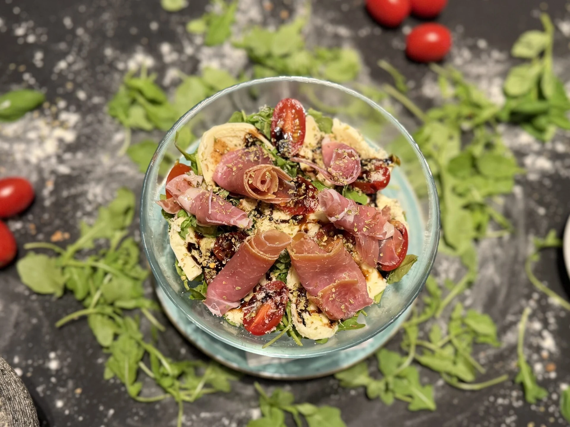 Up and Down Pizzéria - Caprese Crudo saláta